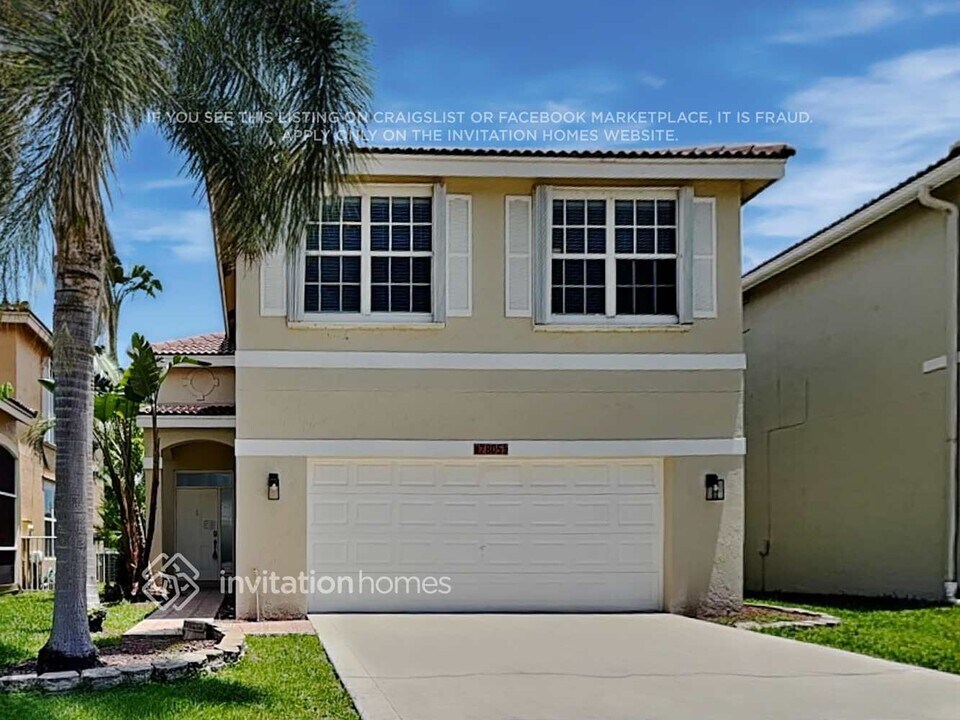 7805 Springfield Lake Dr in Greenacres, FL - Foto de edificio