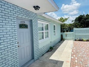 1520 Barbarie Ln in West Palm Beach, FL - Building Photo - Building Photo