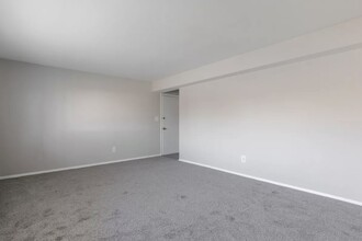 Hilltop Gardens in Baltimore, MD - Building Photo - Building Photo