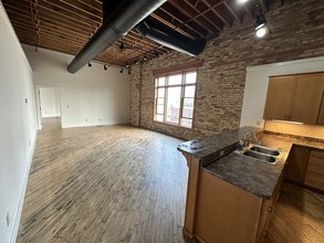 225 N Jackson St in Jackson, MI - Building Photo - Building Photo