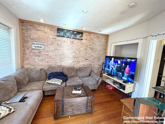 16 Victory Rd, Unit 3 in Boston, MA - Building Photo - Building Photo