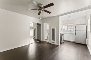 4104 E 7th St in Long Beach, CA - Building Photo