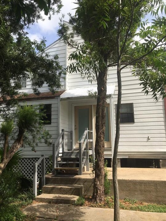 2130 Fenwood St in Kemah, TX - Building Photo