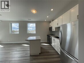 104 Garment St in Kitchener, ON - Building Photo - Building Photo