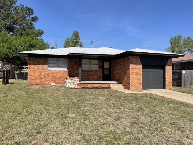 2013 N College Ave in Bethany, OK - Building Photo - Building Photo