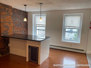 349 Sumner St, Unit 2 in Boston, MA - Foto de edificio - Building Photo