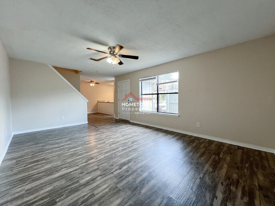 2301 W Michigan Ave-Unit -Apt 24 in Pensacola, FL - Foto de edificio