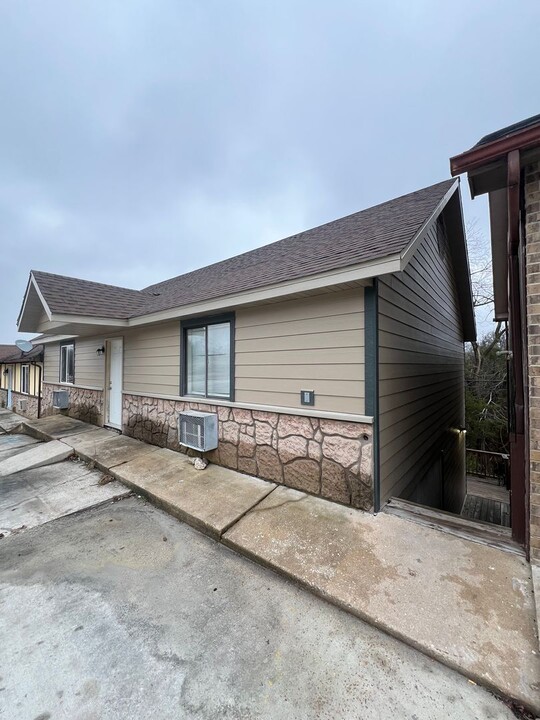 2323 US-65 in Hollister, MO - Foto de edificio