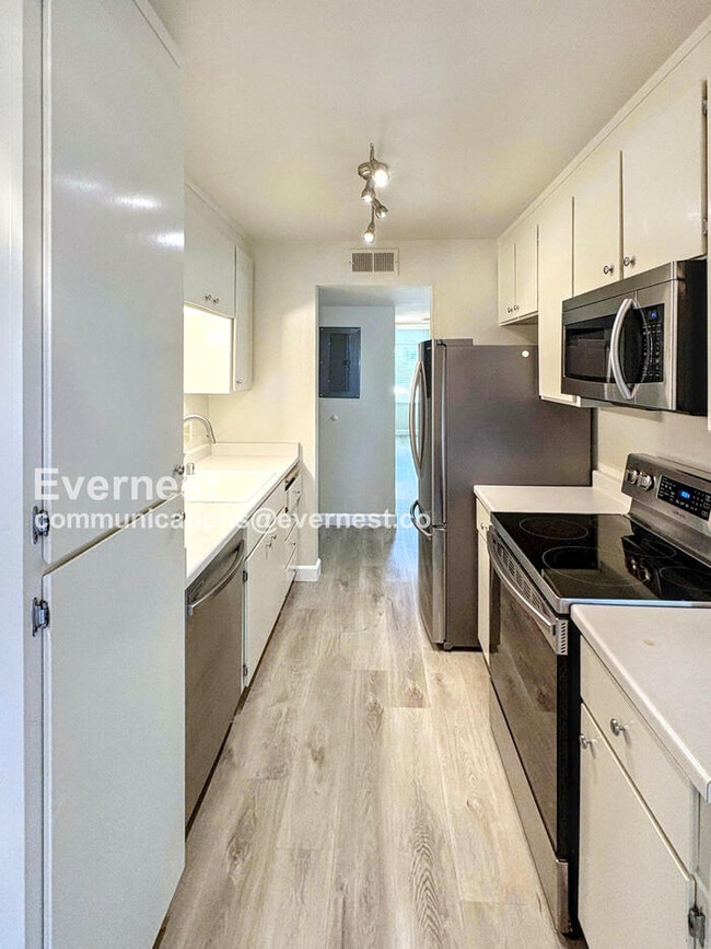 283 Tradewinds Dr in San Jose, CA - Building Photo - Building Photo