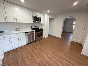 30 Walter Hammond Pl in Waldwick, NJ - Building Photo - Building Photo