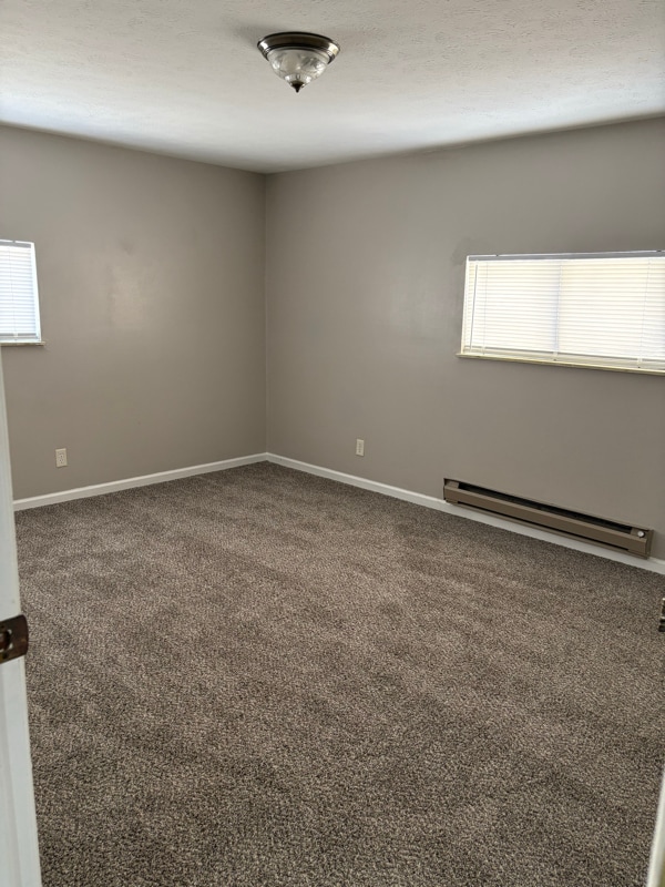 818 Highland Ave, Unit B in Williamstown, WV - Foto de edificio - Building Photo