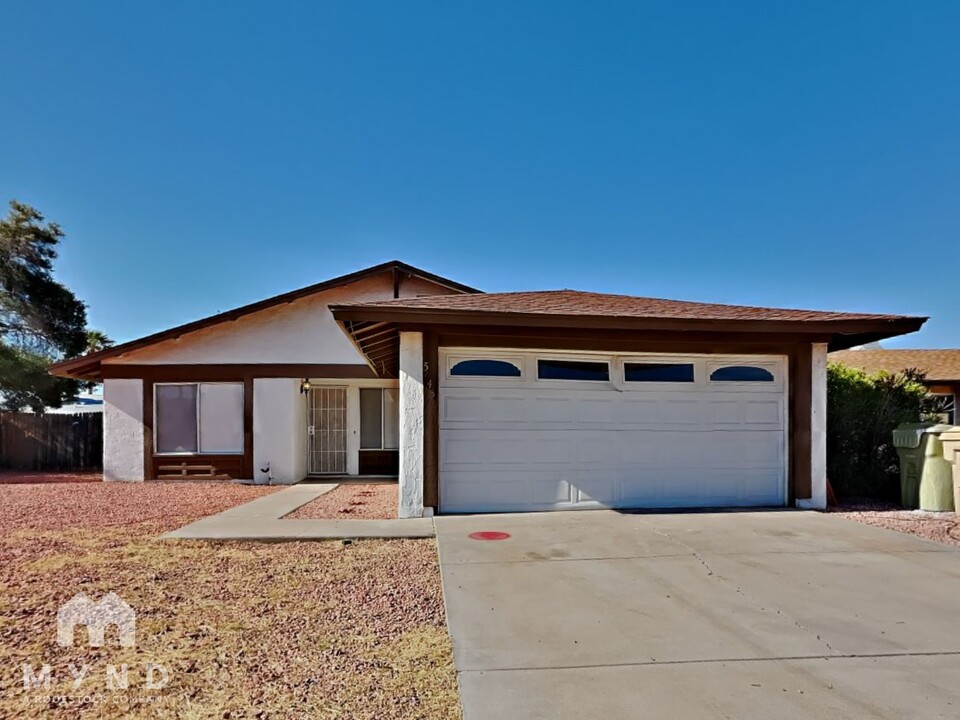 5643 W Golden Ln in Glendale, AZ - Building Photo