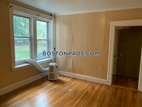 28 Quint Ave, Unit 16 in Boston, MA - Foto de edificio - Building Photo