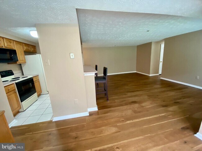 627 Deering Rd-Unit -2B in Pasadena, MD - Building Photo - Building Photo