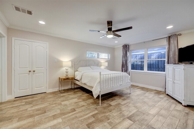 9007 Beverly Hill St