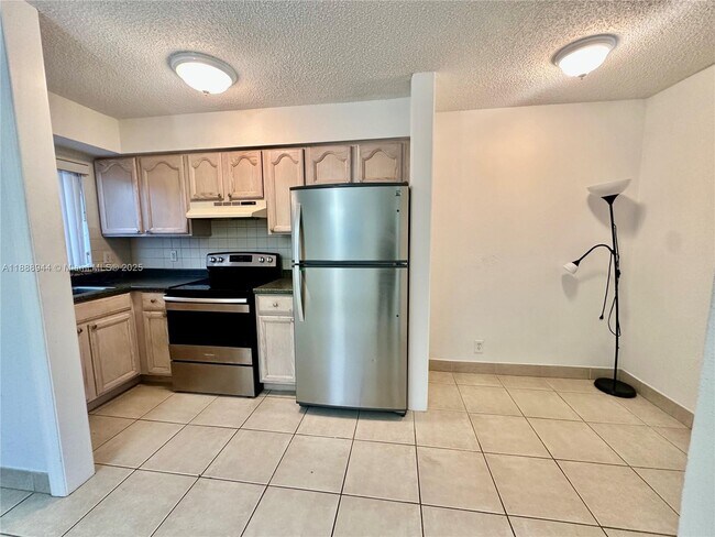 1274 NE 40th St in Oakland Park, FL - Building Photo - Building Photo