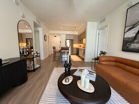 29 NW 28th St, Unit C1 in Miami, FL - Building Photo