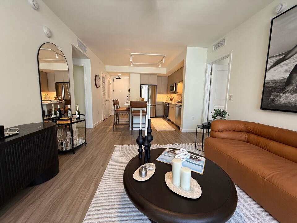 29 NW 28th St, Unit C1 in Miami, FL - Foto de edificio
