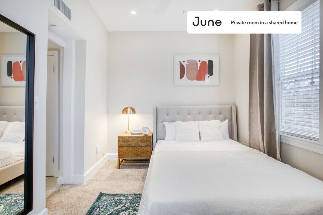 Private bedroom in 3 bed/2 bath Home in Washington, DC - Building Photo