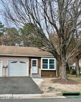 19B Maplewood Dr in Manchester Township, NJ - Building Photo