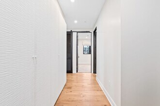 10647 Ashton Ave in Los Angeles, CA - Building Photo - Building Photo