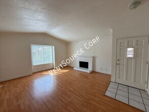 37516 Lilacview Ave in Palmdale, CA - Building Photo - Building Photo