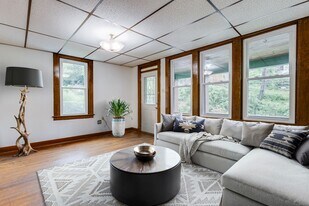 2642 Quarry St in Pittsburgh, PA - Building Photo