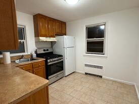 75 Hancock Ave, Unit 2 Apartamentos