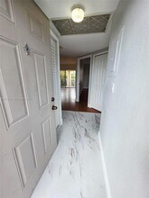 8290 Lake Dr in Doral, FL - Building Photo - Building Photo