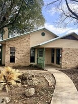 728 W San Antonio St in Lockhart, TX - Building Photo