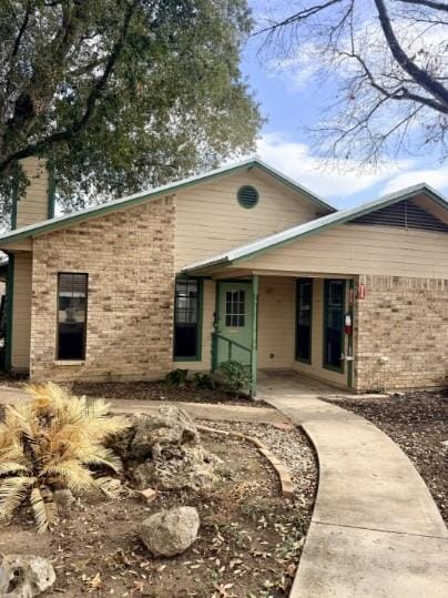 property at 728 W San Antonio St