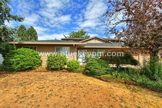 1130 NE 178th Ave in Portland, OR - Building Photo - Building Photo