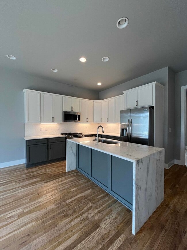 976 Youngs Ln in Nashville, TN - Building Photo - Building Photo