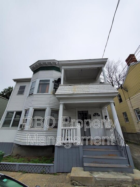 11 Lancaster St in Cohoes, NY - Building Photo