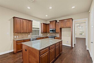 1209 N Bishop Ave in Dallas, TX - Foto de edificio - Building Photo