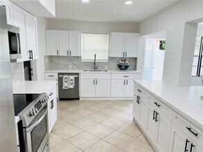 3962 NW 36th Way in Lauderdale Lakes, FL - Building Photo - Building Photo