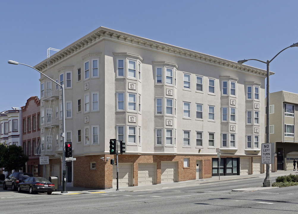 1590 Lombard St in San Francisco, CA - Building Photo