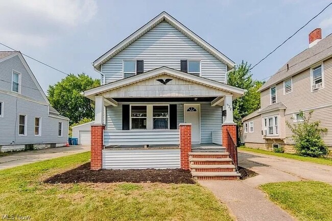 property at 922 W 22nd St