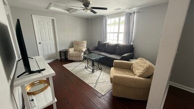 286 Ashley Ave, Unit 286B Ashley Ave in Charleston, SC - Foto de edificio - Building Photo