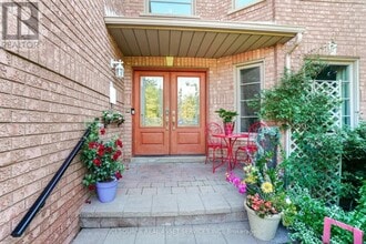 5668 Turney Dr in Mississauga, ON - Building Photo - Building Photo