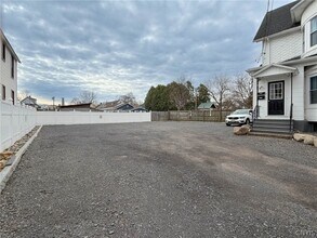 1015 White Pl in Utica, NY - Building Photo - Building Photo