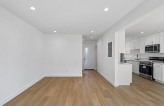 2915 Hauser Blvd, Unit 4 in Los Angeles, CA - Building Photo - Building Photo