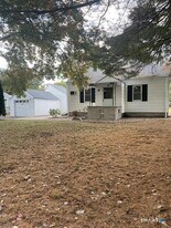 10 Evans Rd in Rocky Hill, CT - Building Photo