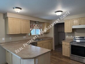 53377 Eagle Ln in La Pine, OR - Building Photo - Building Photo