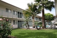 TUSTIN LANAI APARTMENTS in Tustin, CA - Foto de edificio - Building Photo