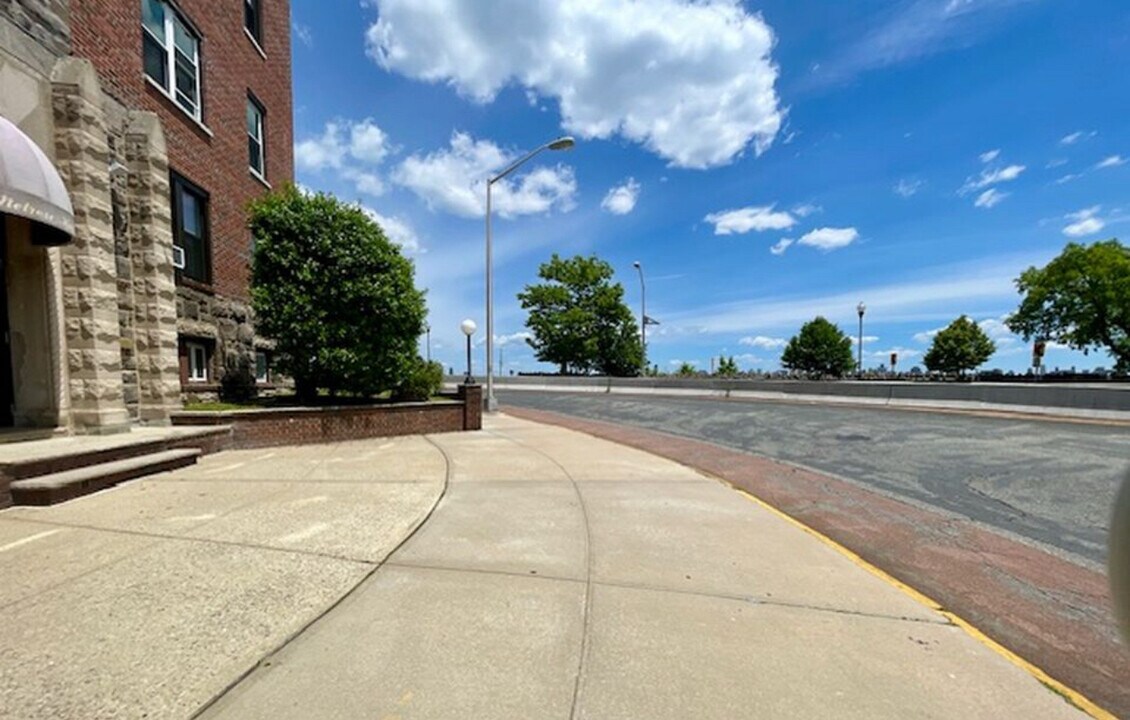 7435 Boulevard East, Unit 31 in North Bergen, NJ - Building Photo