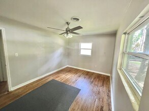 422 Fairbanks Dr in Tallahassee, FL - Building Photo - Building Photo