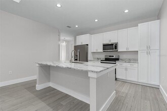 26221 Sandhill Blvd in Punta Gorda, FL - Foto de edificio - Building Photo