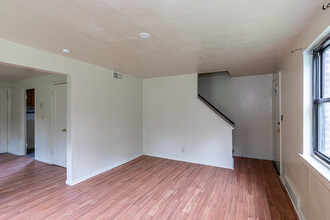 Woodland Village Townhouses in Hartford, CT - Building Photo - Interior Photo