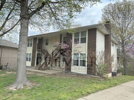16704 E 28th Pl in Independence, MO - Building Photo